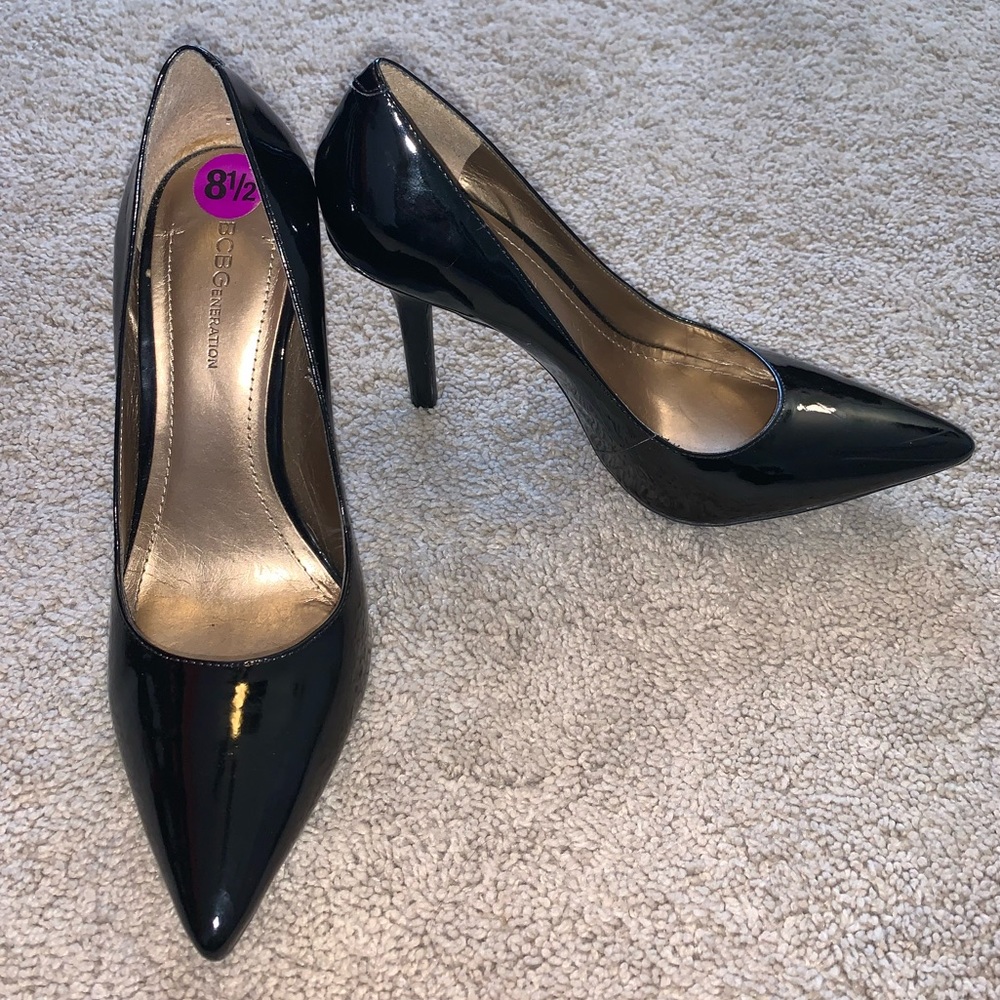 BCBGeneration Size 8.5 Black Pointed Toe Heels